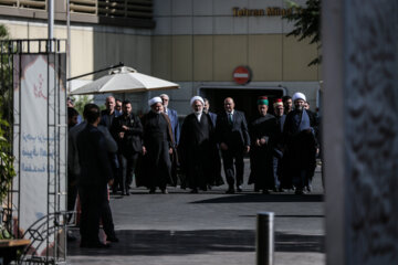 اهتزاز پرچم های حرمین عتبات عالیات در گنبد آسمان تهران