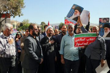 Les Iraniens font leurs adieux aux martyrs de l'attaque terroriste de Shah Cheragh lors de funérailles massives