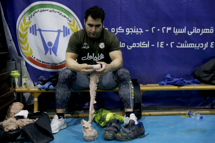 بازدید سرپرست وزارت ورزش از اردوی وزنه برداری