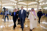 وزير الخارجية الايراني يصل الى الرياض