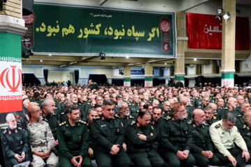 Encuentro de comandantes del CGRI de Irán con el ayatolá Jameneí