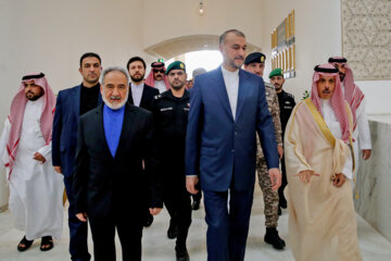 استقبال از «فیصل بن‌فرحان» وزیر امور خارجه عربستان از «حسین امیرعبداللهیان» وزیر امور خارجه در وزارت خارجه عربستان