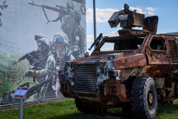 نمایشگاه تجهیزات نظامی توقیف شده توسط روسیه