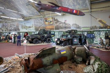 Moscou montre du matériel militaire occidental saisi