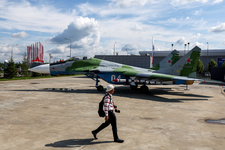 بازدید مقام ارشد نظامی ایران از هولدینگ تولیدکننده هواپیمای سوخو در روسیه