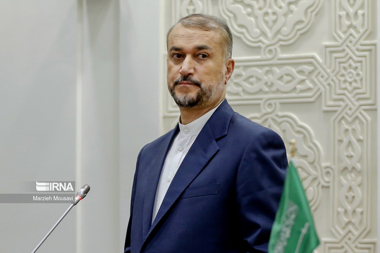 کنفرانس مشترک مطبوعاتی «فیصل بنفرحان» وزیر امور خارجه عربستان و «حسین «حسین امیرعبداللهیان» وزیر امور خارجه جمهوری اسلامی ایران در کنفرانس مشترک مطبوعاتی با وزیر امور خارجه عربستان