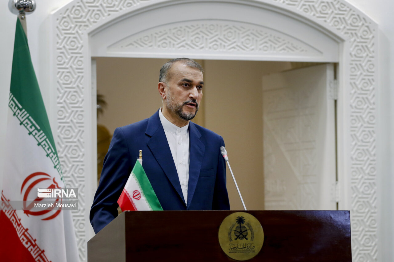 «حسین امیرعبداللهیان» وزیر امور خارجه جمهوری اسلامی ایران در کنفرانس مشترک مطبوعاتی با وزیر امور خارجه عربستان