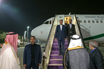 ورود «حسین امیرعبداللهیان» وزیر امور خارجه جمهوری اسلامی ایران به فرودگاه جده 