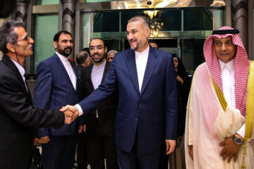 Retour en image : seconde journée de la visite du chef de la diplomatie iranienne en Arabie Saoudite 