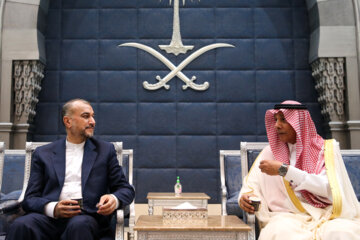 Retour en image : seconde journée de la visite du chef de la diplomatie iranienne en Arabie Saoudite 