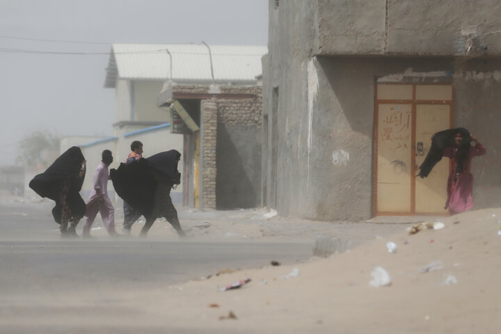 خاکی که راهی نفس میشود؛ ۶۲۰ سیستانی راهی بیمارستان