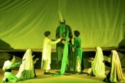 Interpretada en el Husainie Maryamabad de Yazd, la obra teatral "Qaribe Sham"
