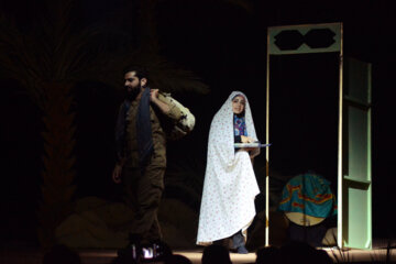 Interpretada en el Husainie Maryamabad de Yazd, la obra teatral "“Qaribe Sham”"