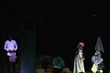 Interpretada en el Husainie Maryamabad de Yazd, la obra teatral "“Qaribe Sham”"