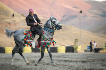 Festival del caballo kurdo en Sananday
