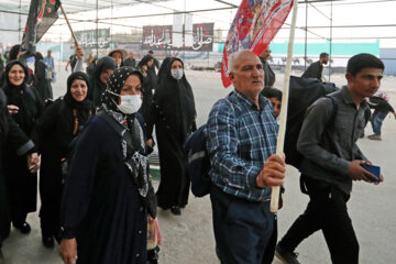 زائران اربعین در پایانه مرزی مهران