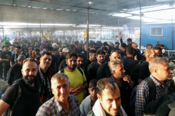 زائران اربعین در پایانه مرزی مهران
