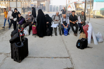 زائران اربعین در پایانه مرزی مهران