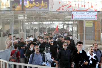 تردد بیش‌ از ۲۴۰ هزار زائر اربعین در شبانه روز گذشته از مرز مهران