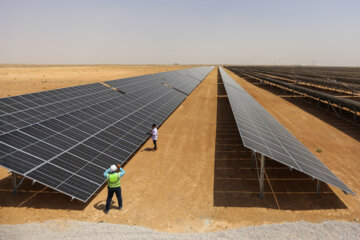 نقش مهم تامین مالی در احداث ۱۲۲۰ مگاوات نیروگاه خورشیدی