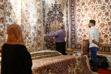 30ª exposición de alfombras tejidas a mano en Teherán
