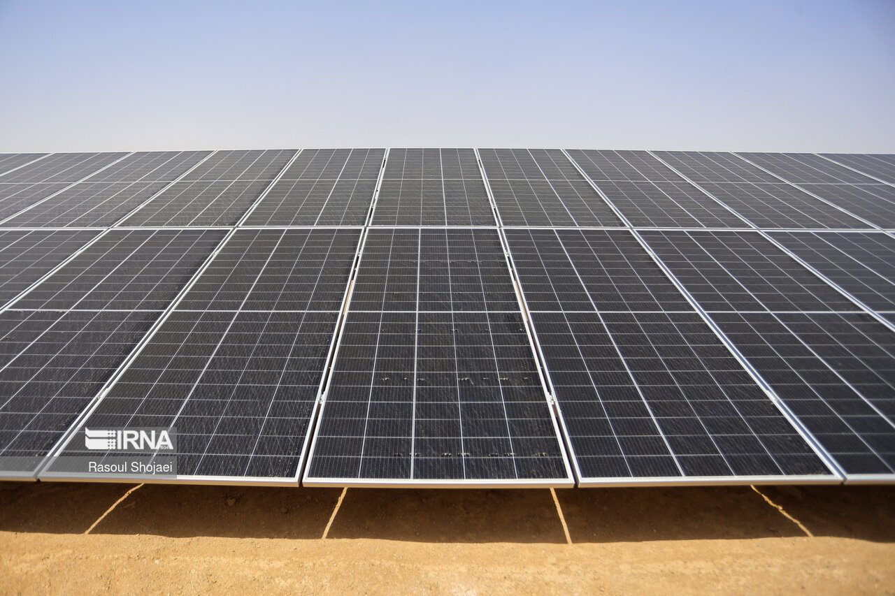 سرمایه‌گذار نیروگاه خورشیدی که همچنان در کرمان معطل مجوز است