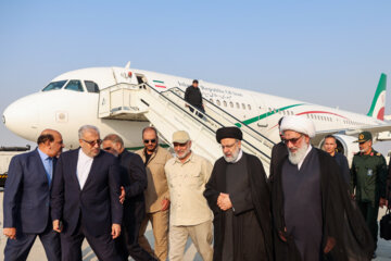 استقبال مقامات استان بوشهر از آیت الله «سید ابراهیم رئیسی» رئیس جمهور در فرودگاه بین المللی خلیج فارس عسلویه