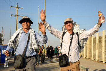 Sirviendo a los peregrinos Arbaín en la frontera de Mehran
