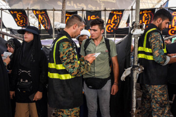 Les pèlerins d'Arbaeen à la frontière de Mehran