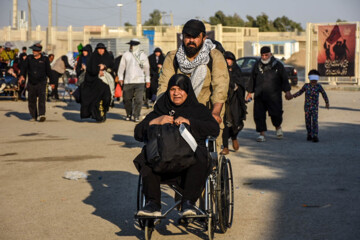 Les pèlerins d'Arbaeen à la frontière de Mehran