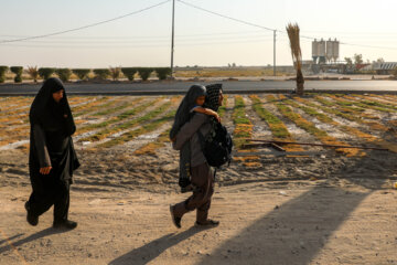 پیاده روی زائرین اربعین از مرز شهید سلیمانی به کربلا