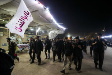 پیاده روی شبانه زائرین اربعین