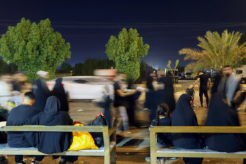 پیاده روی شبانه زائرین اربعین