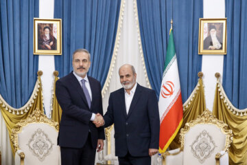 Le ministre turc des Affaires étrangères Hakan Fidan, qui se trouve en Iran a rencontré ce dimanche soir 3 septembre, à Téhéran, Ali Akbar Ahmadian, secrétaire du Conseil suprême de la Sécurité nationale d’Iran.  (Photographe : Amin Jalali)