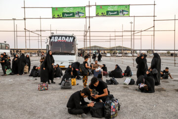 Les pèlerins d'Arbaeen à la frontière de Shalamcheh