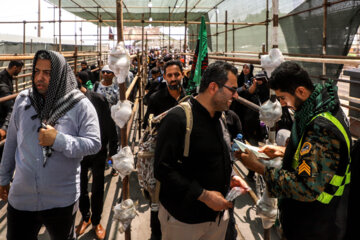 Les pèlerins d'Arbaeen à la frontière de Shalamcheh