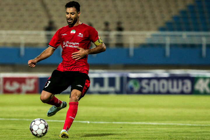 خلیل‌زاده: چمن ورزشگاه آزادی فاجعه است/ رونالدو به خاطر کیفیت زمین اصلا بازی نکرد!