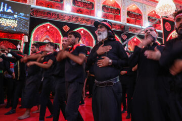 Arbaeen 2023 : Karbala est témoin de la présence massive de fidèles vêtus de noir en deuil de l’Imam Hussein (as)
