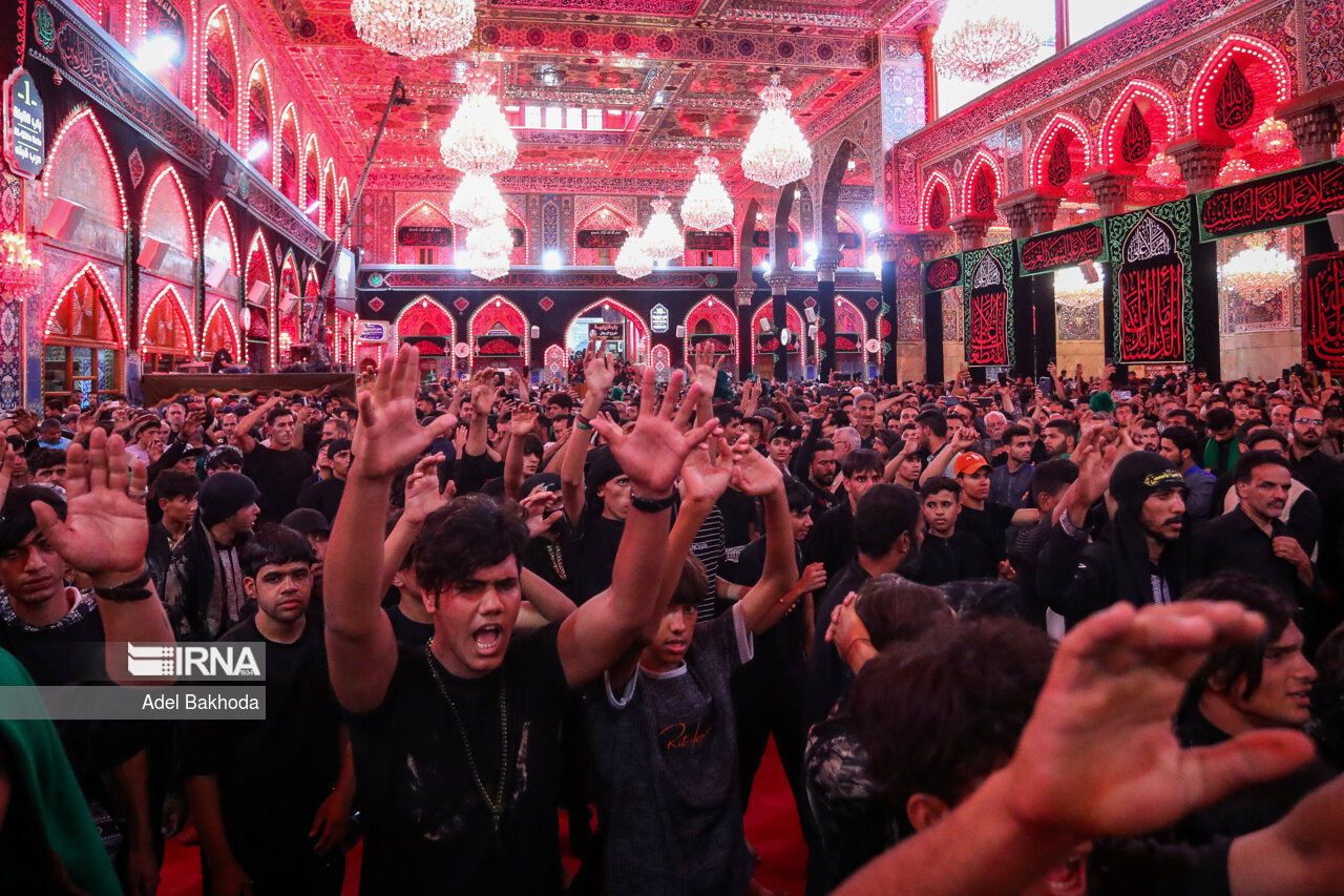 ورود دسته های عزاداری به حرم امام حسین (ع)
