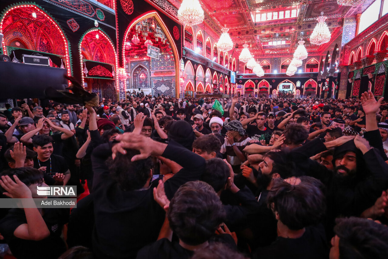 ورود دسته های عزاداری به حرم امام حسین (ع)
