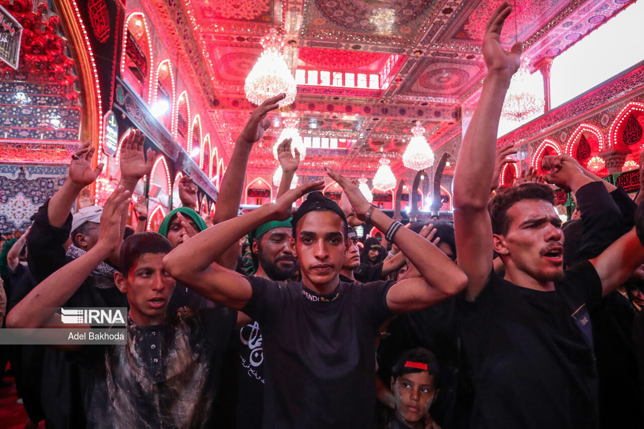 ورود دسته های عزاداری به حرم امام حسین (ع)