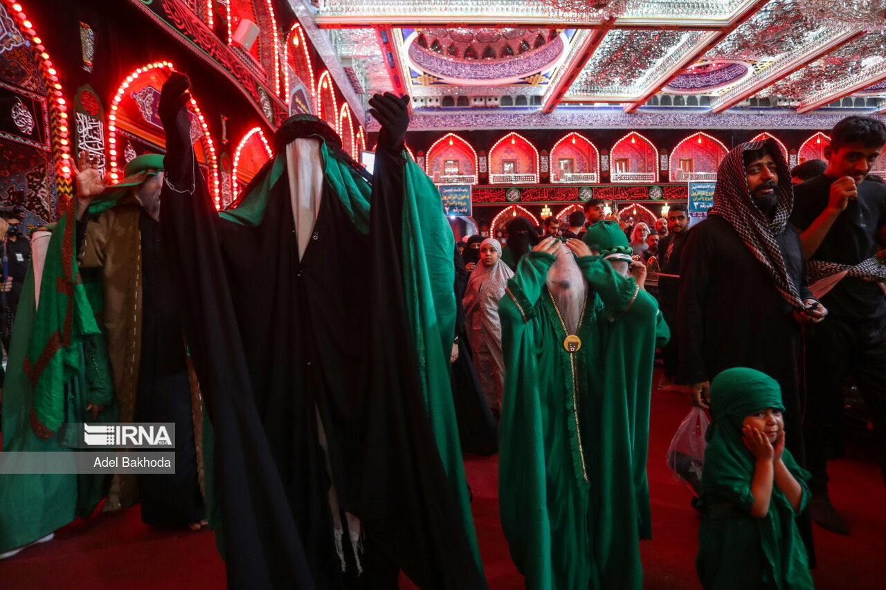 ورود دسته های عزاداری به حرم امام حسین (ع)