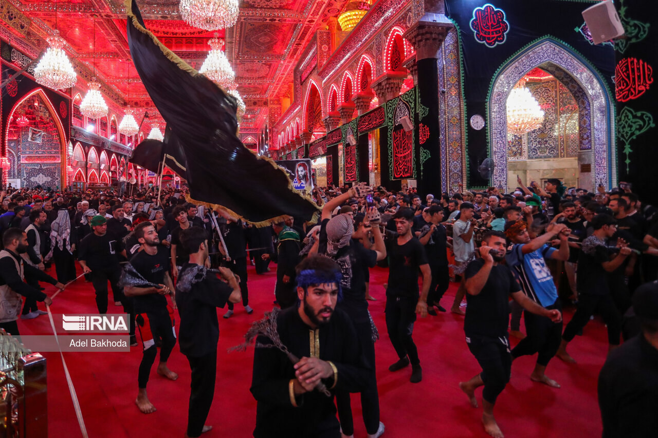 ورود دسته های عزاداری به حرم امام حسین (ع)
