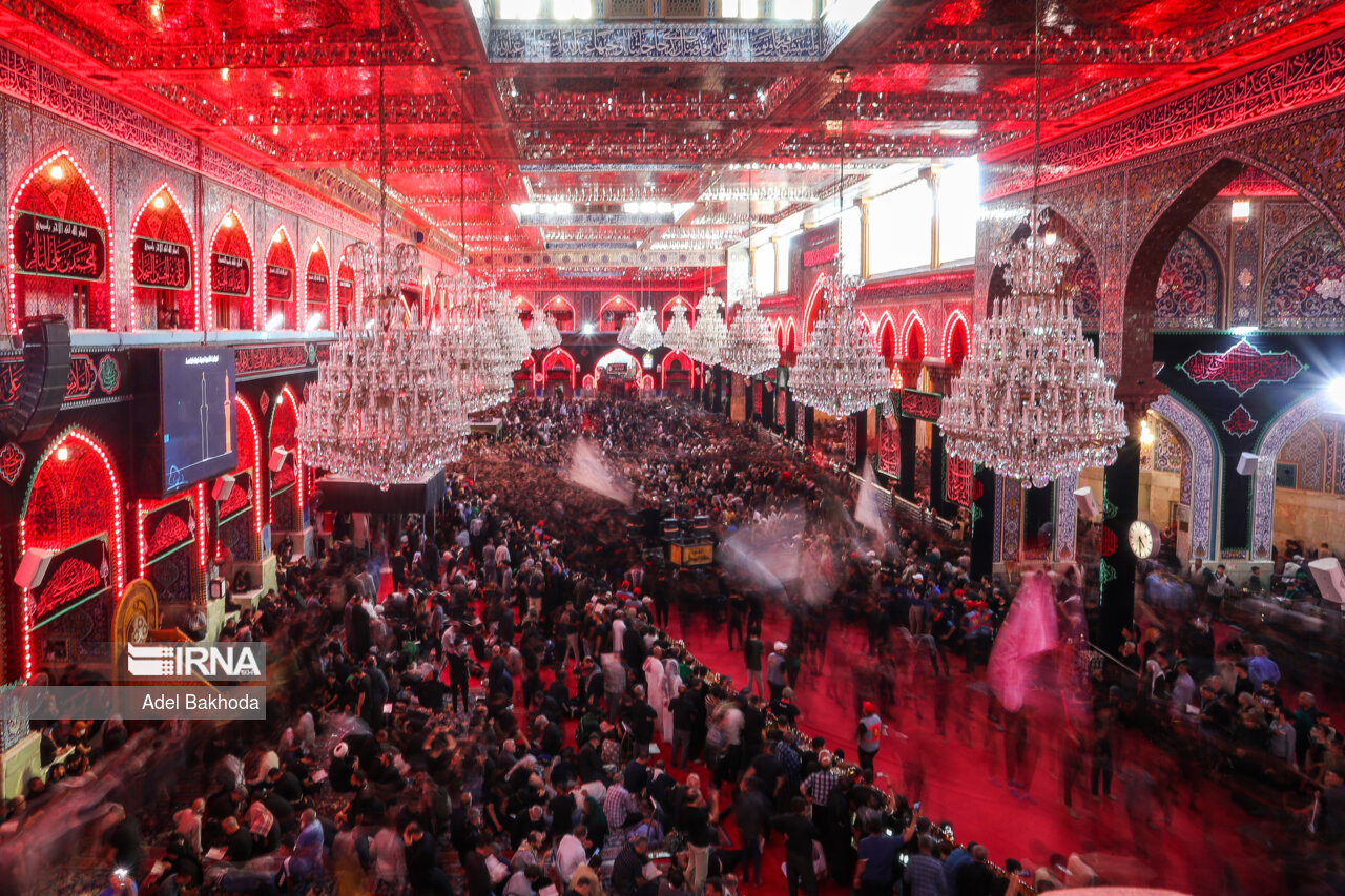 IRNA Español Ceremonia de luto en el mausoleo del Imam Husein (P)