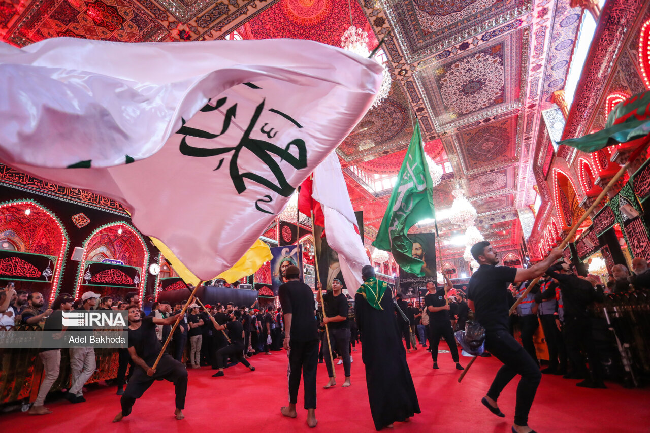 ورود دسته های عزاداری به حرم امام حسین (ع)