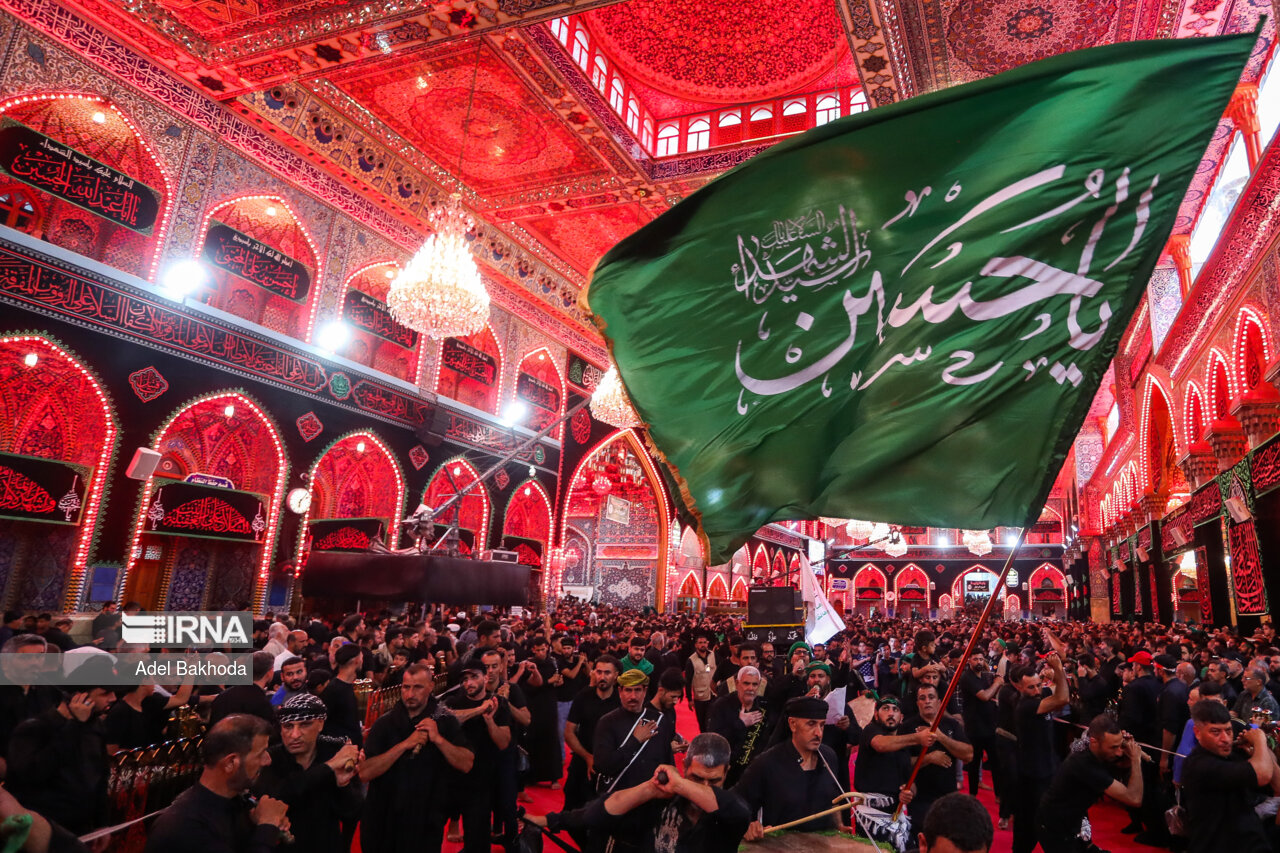 ورود دسته های عزاداری به حرم امام حسین (ع)