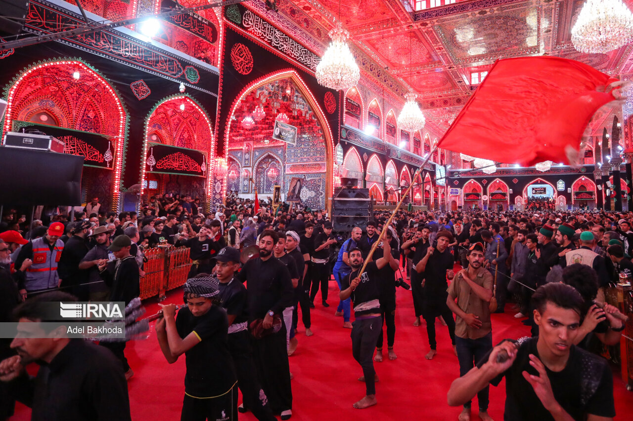 ورود دسته های عزاداری به حرم امام حسین (ع)