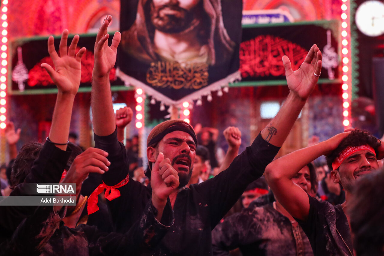 ورود دسته های عزاداری به حرم امام حسین (ع)