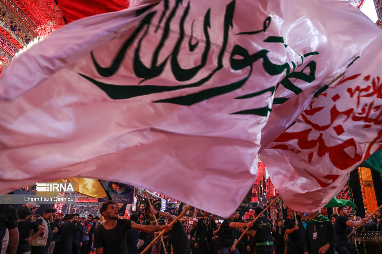 ورود دسته های عزاداری به حرم امام حسین (ع)