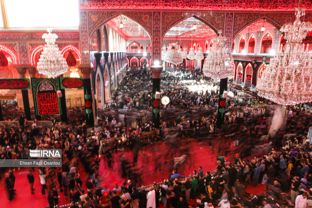 ورود دسته های عزاداری به حرم امام حسین (ع)